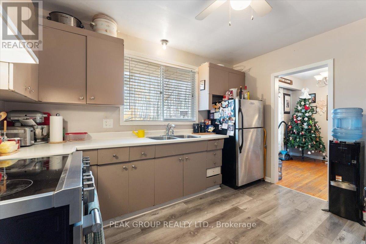 18 Karen Crescent, Welland, Ontario  L3C 2Y6 - Photo 6 - X12988178