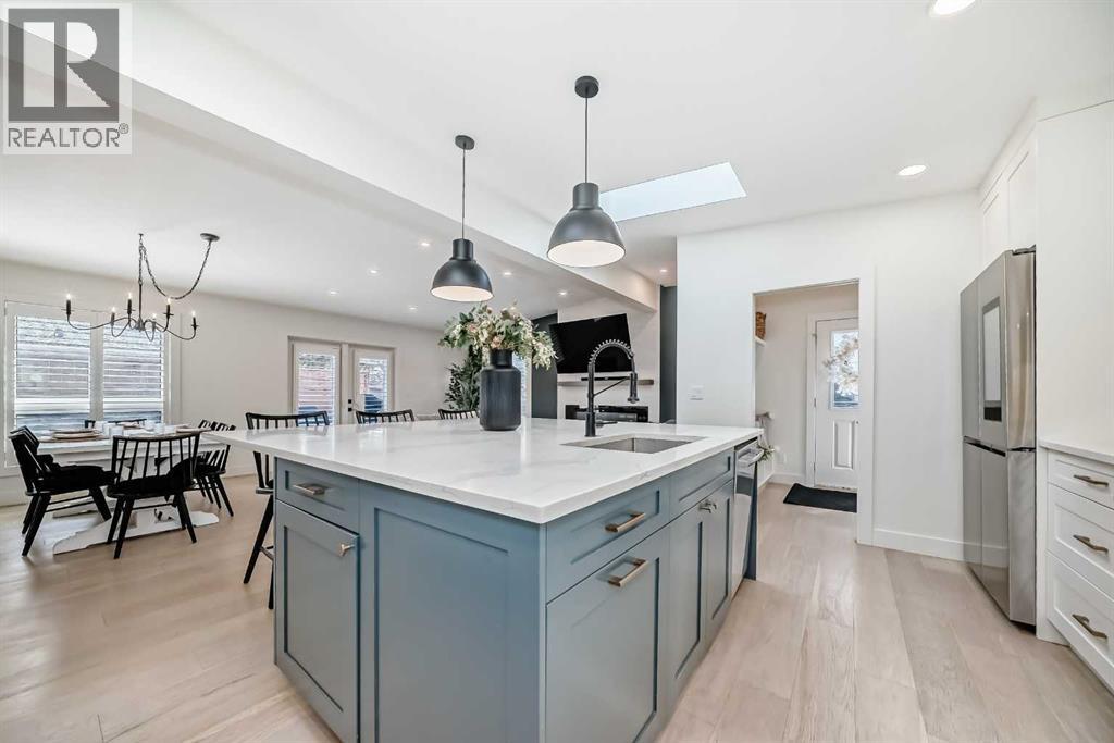 6303 Louise Road SW, Calgary, Alberta  T3E 5V3 - Photo 7 - A2299881