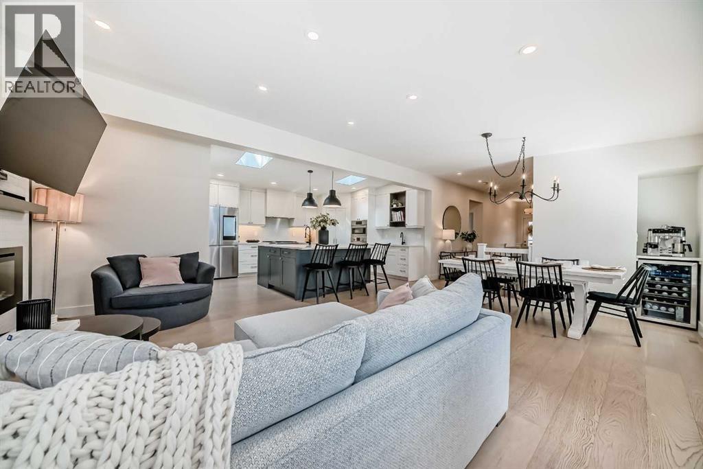 6303 Louise Road SW, Calgary, Alberta  T3E 5V3 - Photo 10 - A2299881