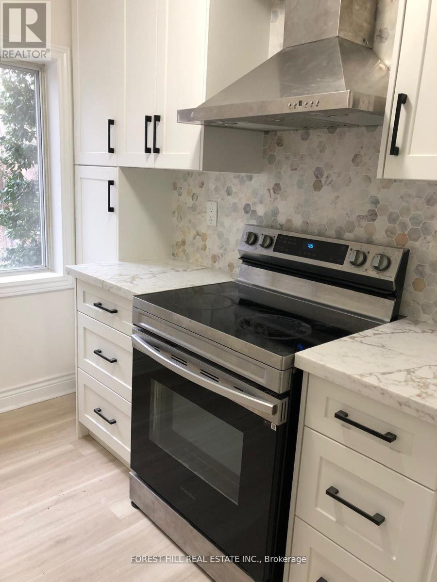 14 Leith Place, Toronto, Ontario  M4N 2R4 - Photo 3 - C12988172