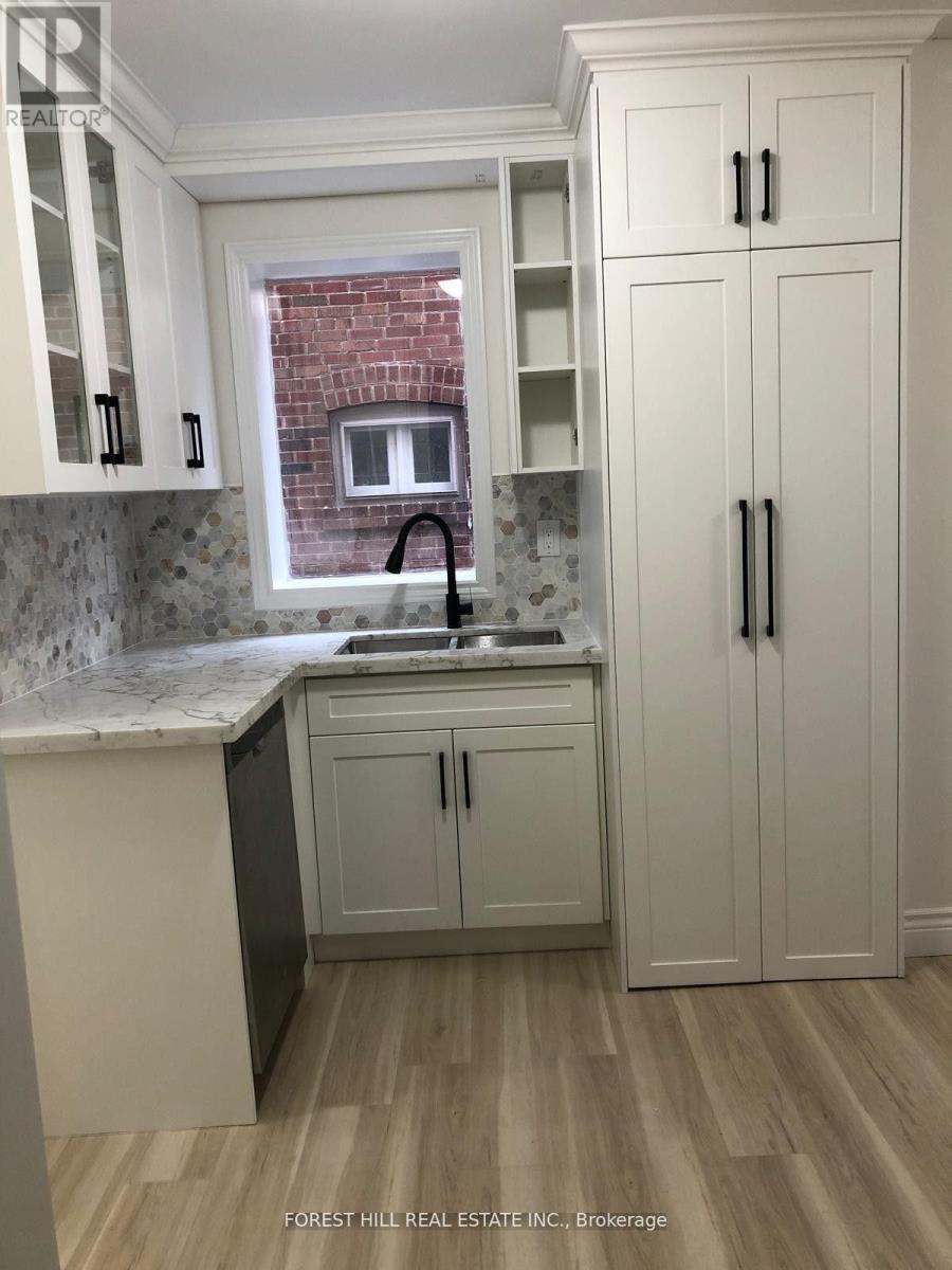 14 Leith Place, Toronto, Ontario  M4N 2R4 - Photo 4 - C12988172