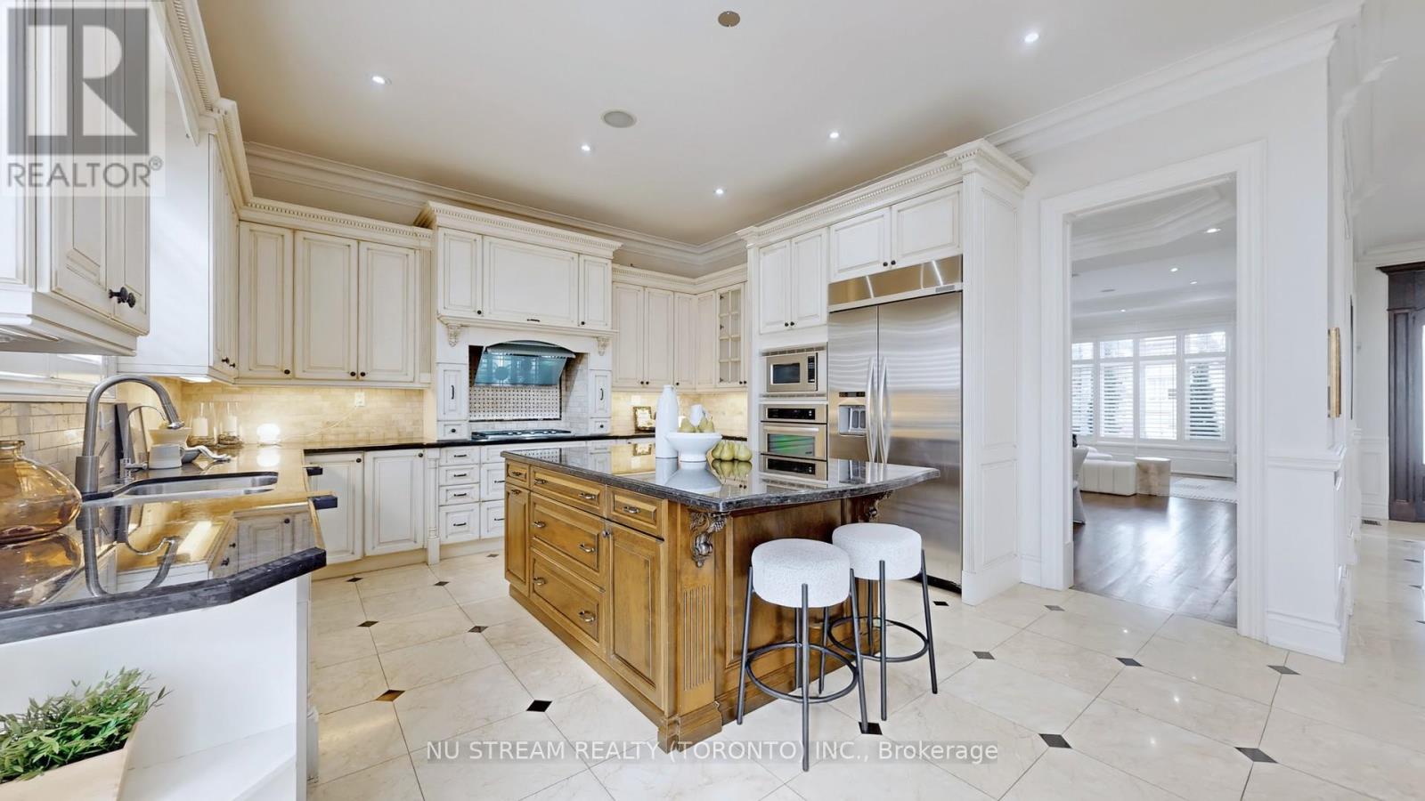 205 Byng Avenue, Toronto, Ontario  M2N 4L2 - Photo 9 - C12986822