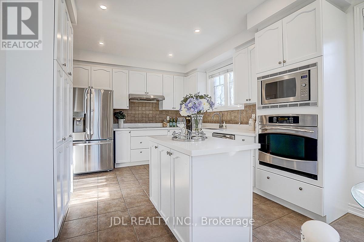 46 Braehead Drive, Richmond Hill, Ontario  L4E 0B3 - Photo 14 - N12988168