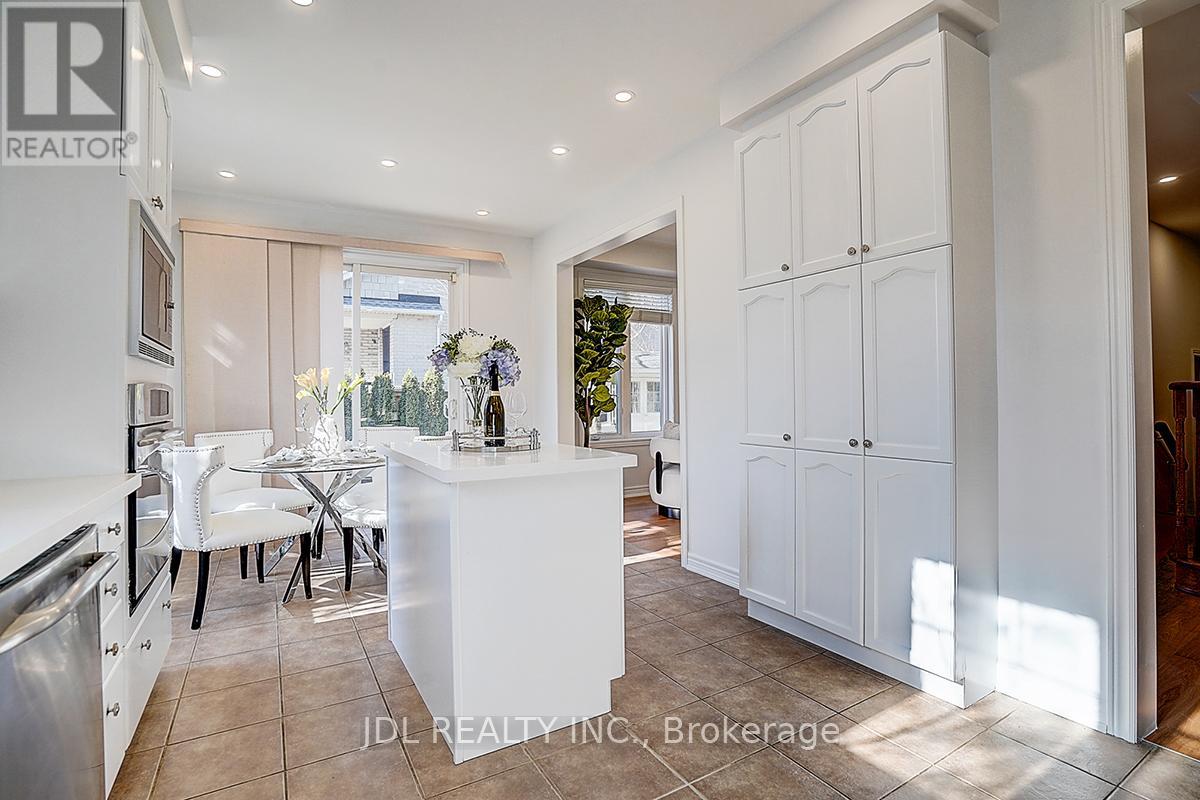 46 Braehead Drive, Richmond Hill, Ontario  L4E 0B3 - Photo 15 - N12988168