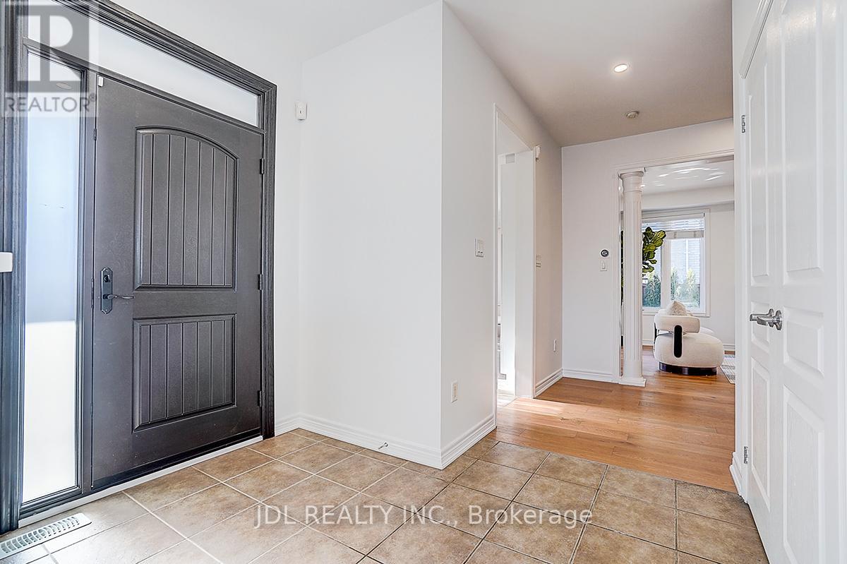 46 Braehead Drive, Richmond Hill, Ontario  L4E 0B3 - Photo 6 - N12988168