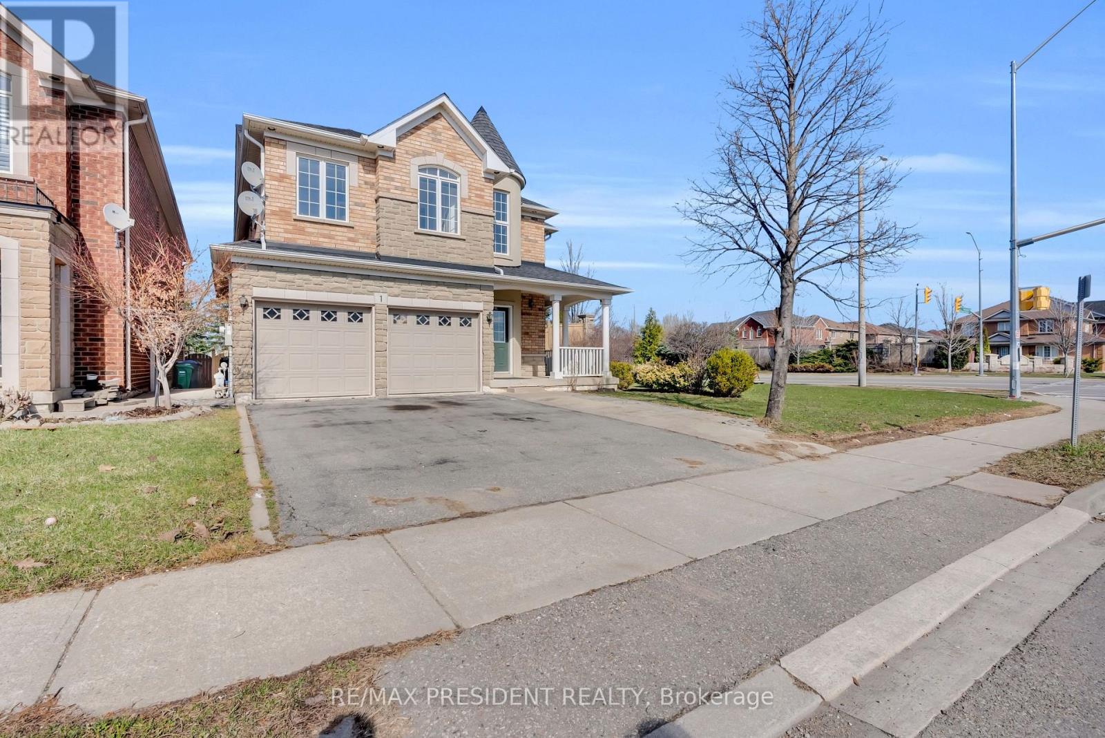 1 Crown Victoria Drive, Brampton, Ontario  L7A 3A2 - Photo 3 - W12985010