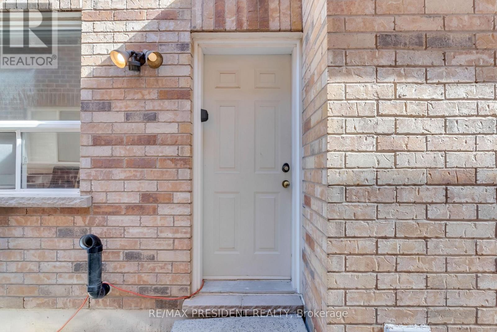 1 Crown Victoria Drive, Brampton, Ontario  L7A 3A2 - Photo 43 - W12985010