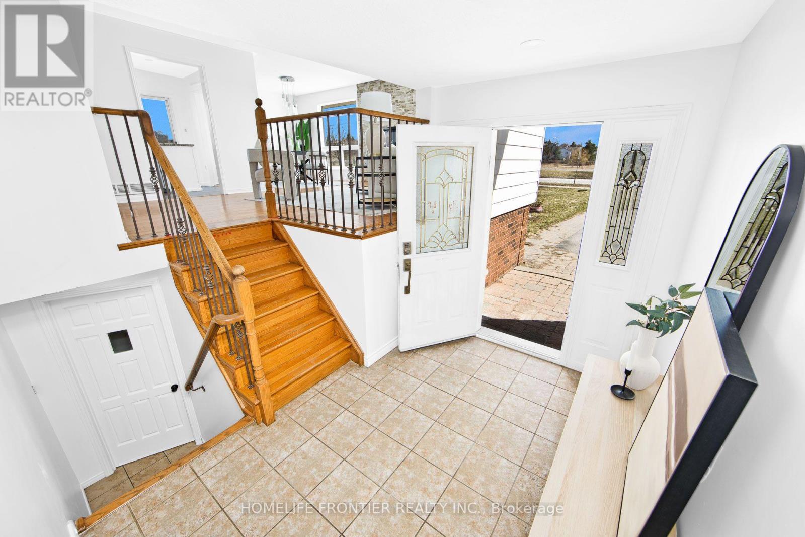 326 Little Avenue, Barrie, Ontario  L4N 2Z6 - Photo 3 - S12988128