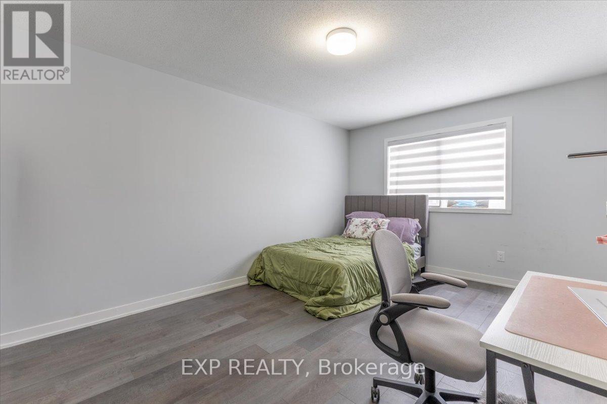 297 Billrian Crescent, Ottawa, Ontario  K2S 3A6 - Photo 12 - X12978538