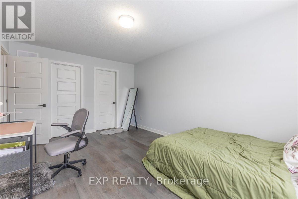 297 Billrian Crescent, Ottawa, Ontario  K2S 3A6 - Photo 13 - X12978538