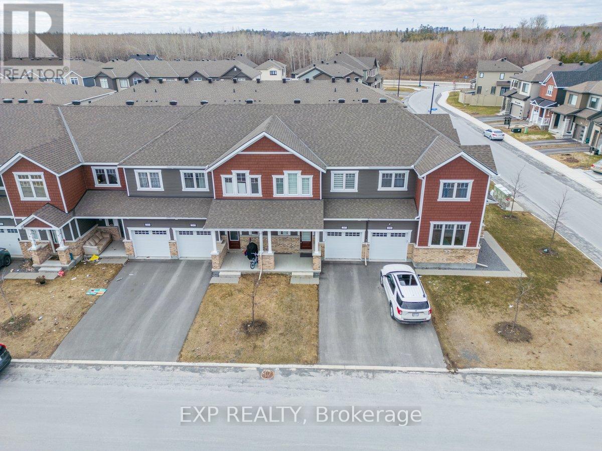 297 Billrian Crescent, Ottawa, Ontario  K2S 3A6 - Photo 2 - X12978538