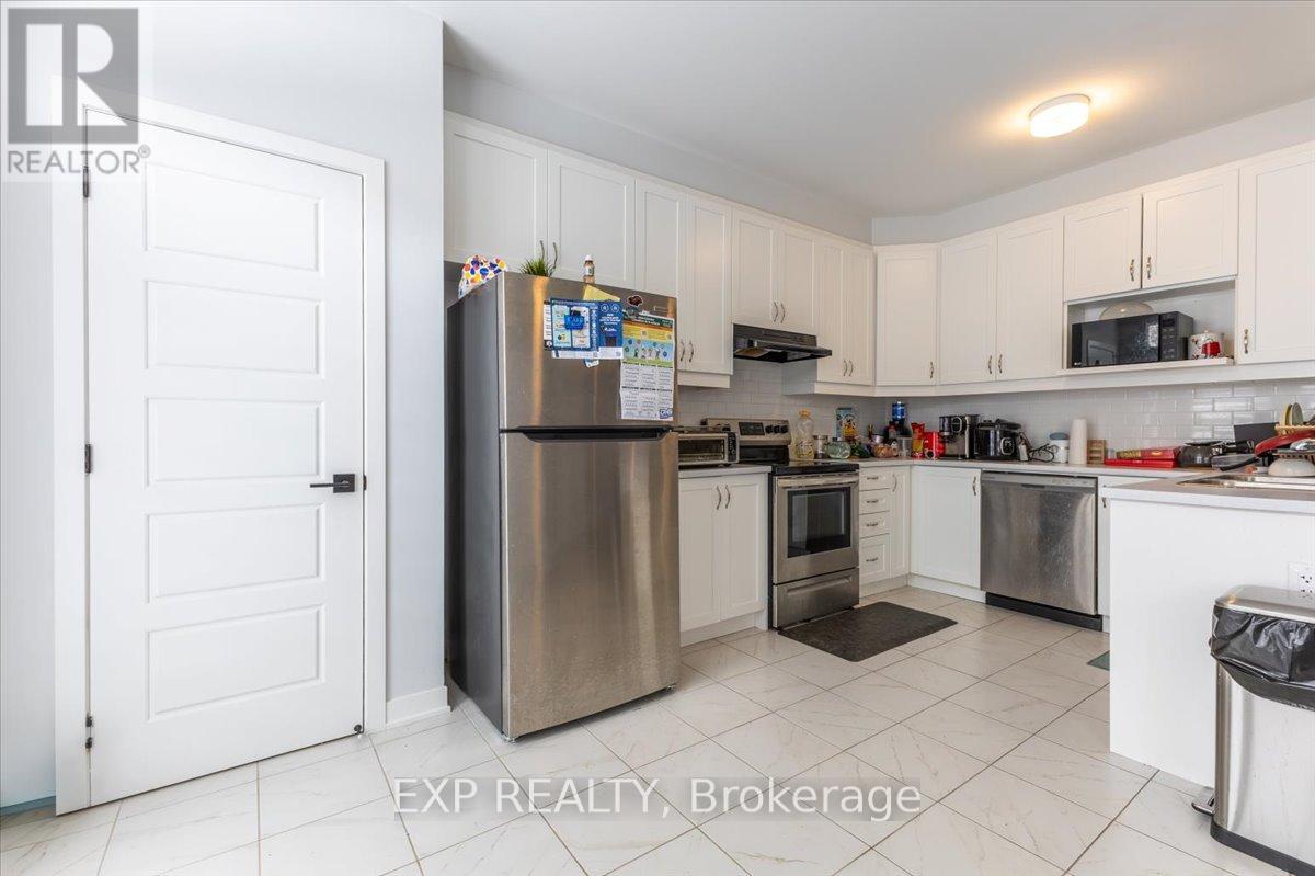 297 Billrian Crescent, Ottawa, Ontario  K2S 3A6 - Photo 6 - X12978538