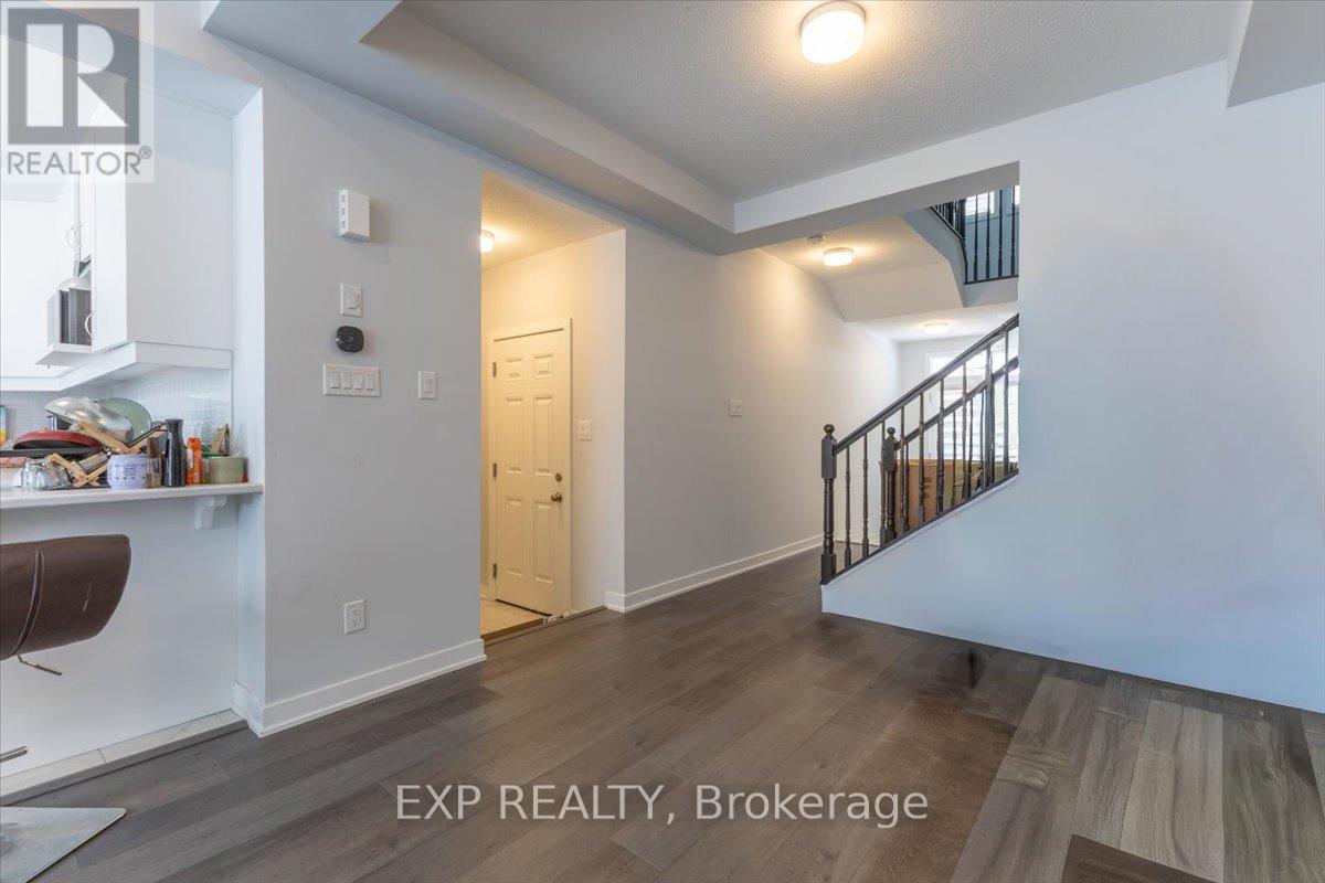 297 Billrian Crescent, Ottawa, Ontario  K2S 3A6 - Photo 4 - X12978538