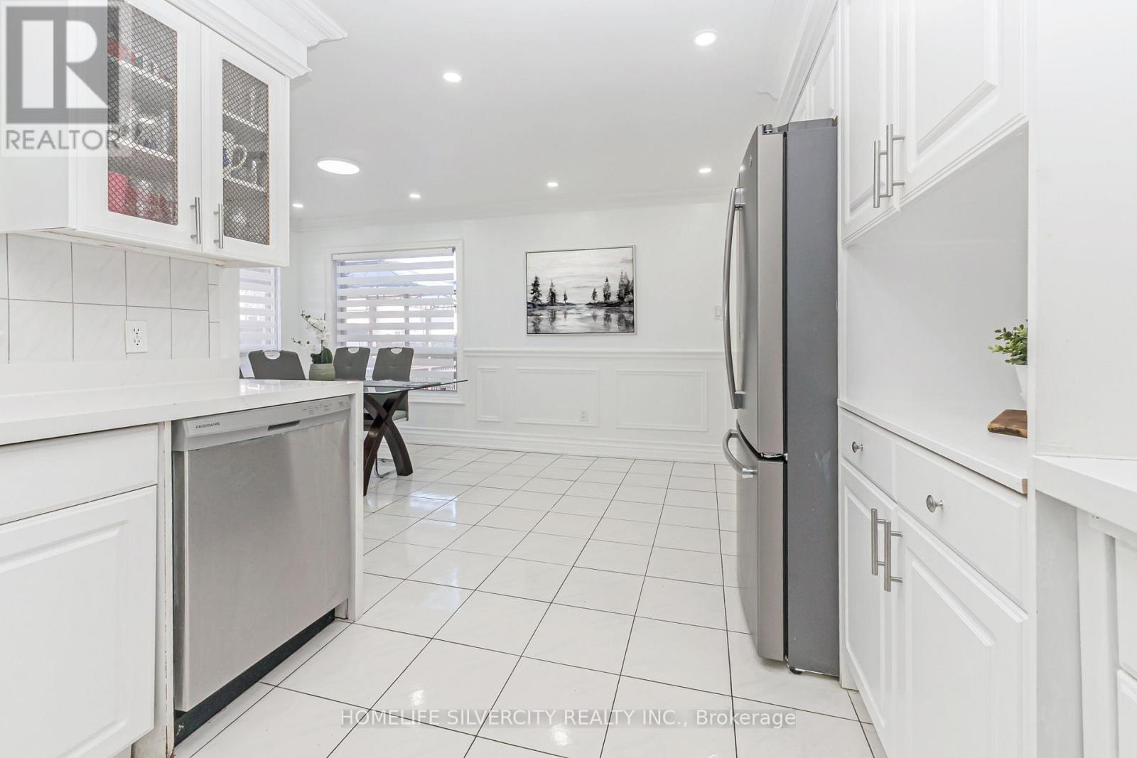 6 Macdougall Drive, Brampton, Ontario  L6S 3P5 - Photo 19 - W12988144