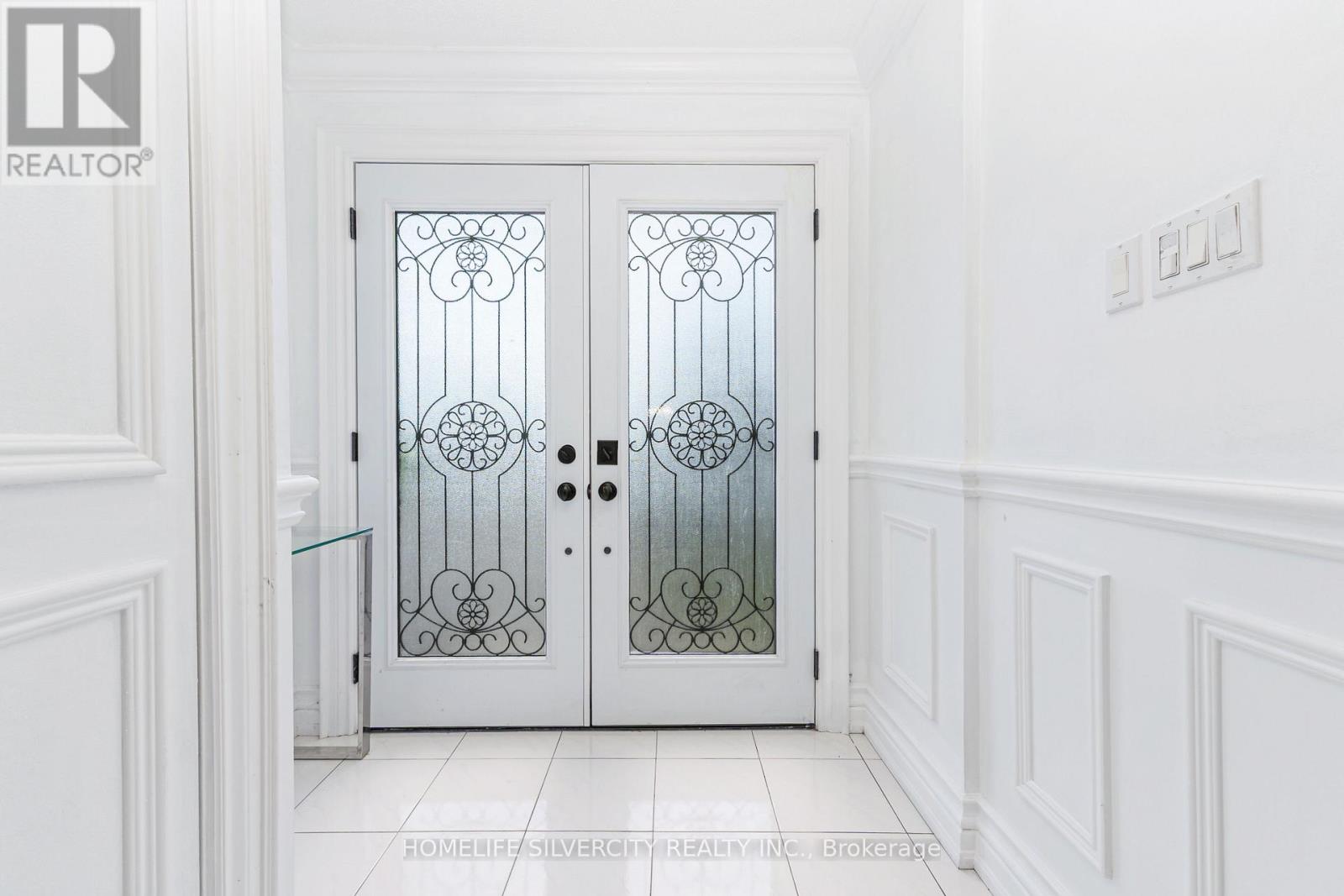 6 Macdougall Drive, Brampton, Ontario  L6S 3P5 - Photo 3 - W12988144