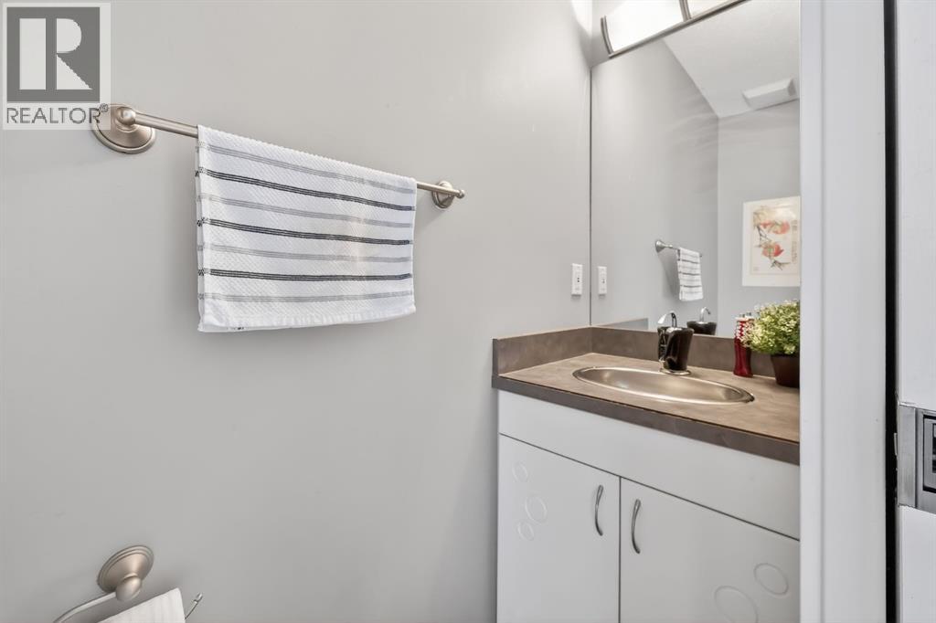 1027 75 Avenue SW, Calgary, Alberta  T2V 0S7 - Photo 15 - A2298788