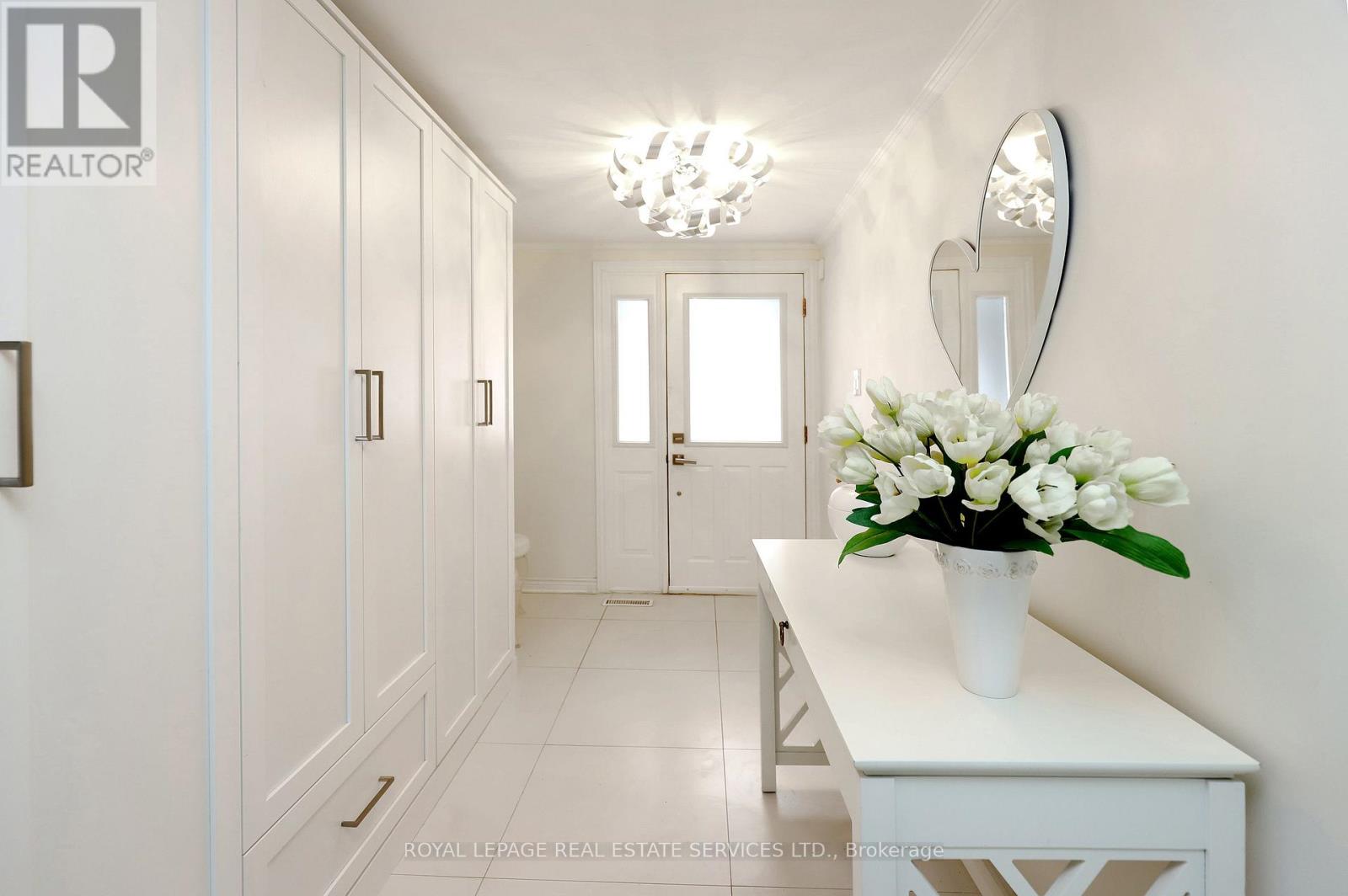 10 - 4230 Fieldgate Drive, Mississauga, Ontario  L4W 2M5 - Photo 3 - W12918184