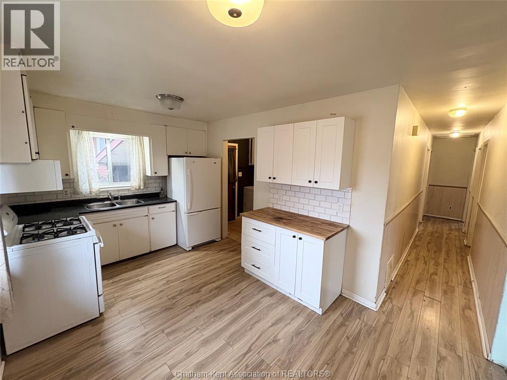 40 Dauw Avenue, Wallaceburg, Ontario  N8A 3N2 - Photo 3 - 26007847