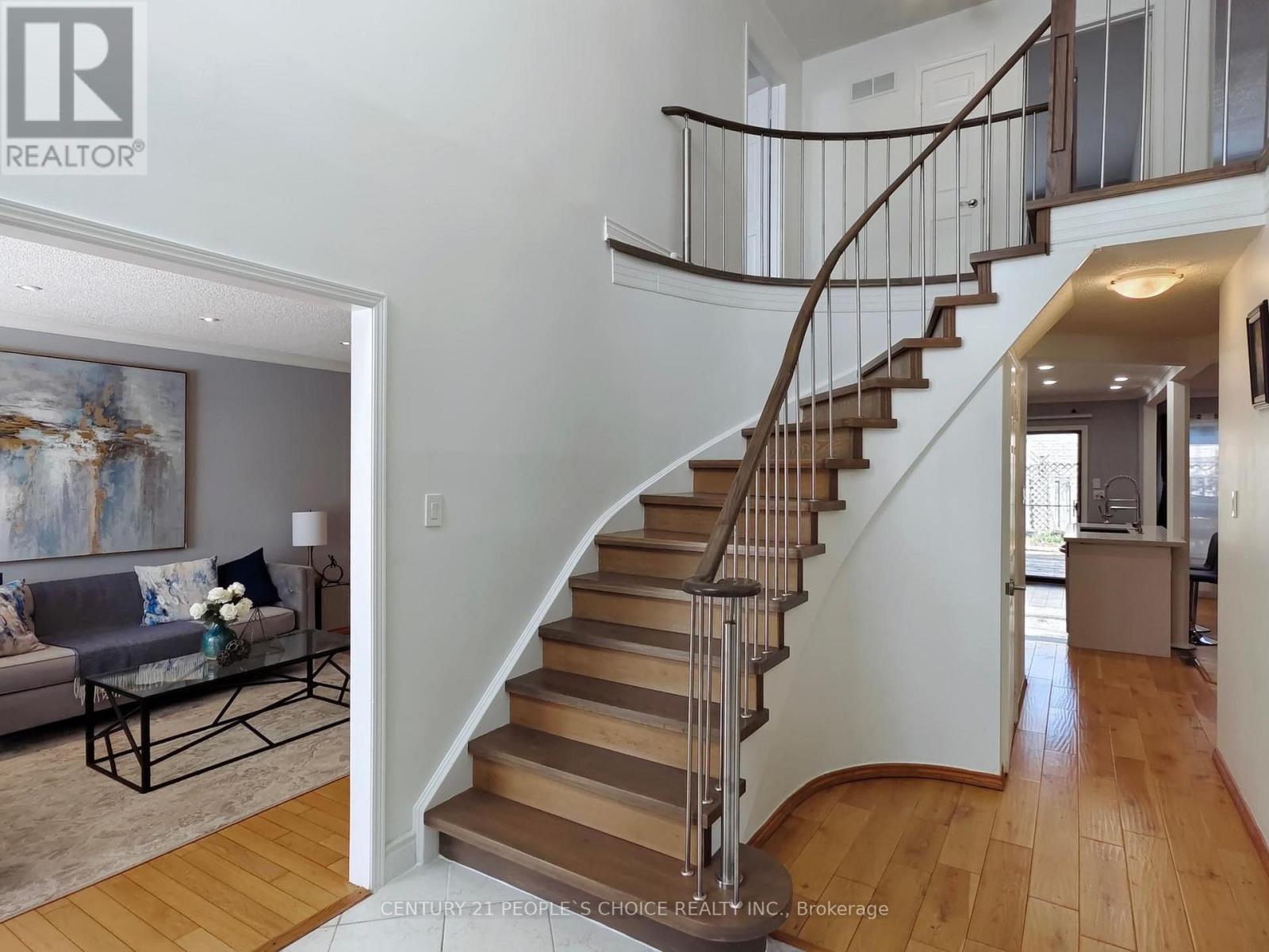 5992 Ladyburn Crescent, Mississauga, Ontario  L5M 4V9 - Photo 5 - W12970696