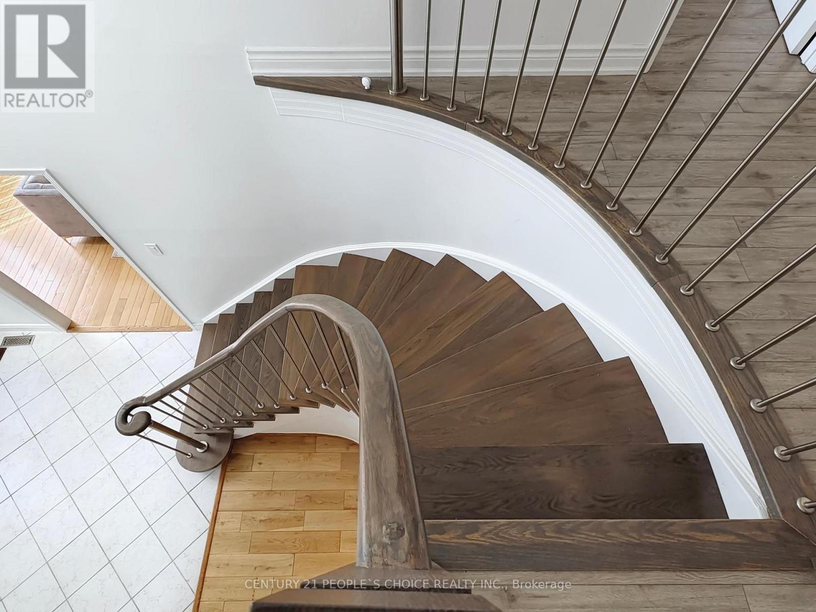 5992 Ladyburn Crescent, Mississauga, Ontario  L5M 4V9 - Photo 6 - W12970696