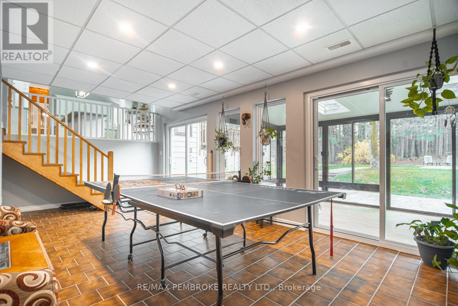 177 Sylvan Drive, Petawawa, Ontario  K8A 6W7 - Photo 10 - X12848004