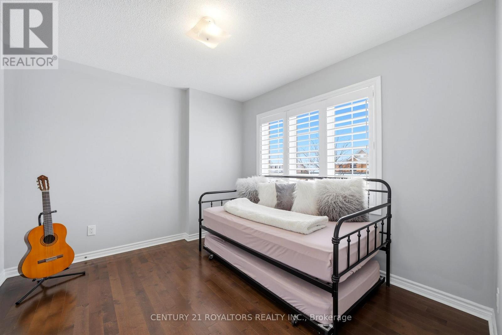 74 Latimer Avenue, Essa, Ontario  L0M 1B5 - Photo 37 - N12887762