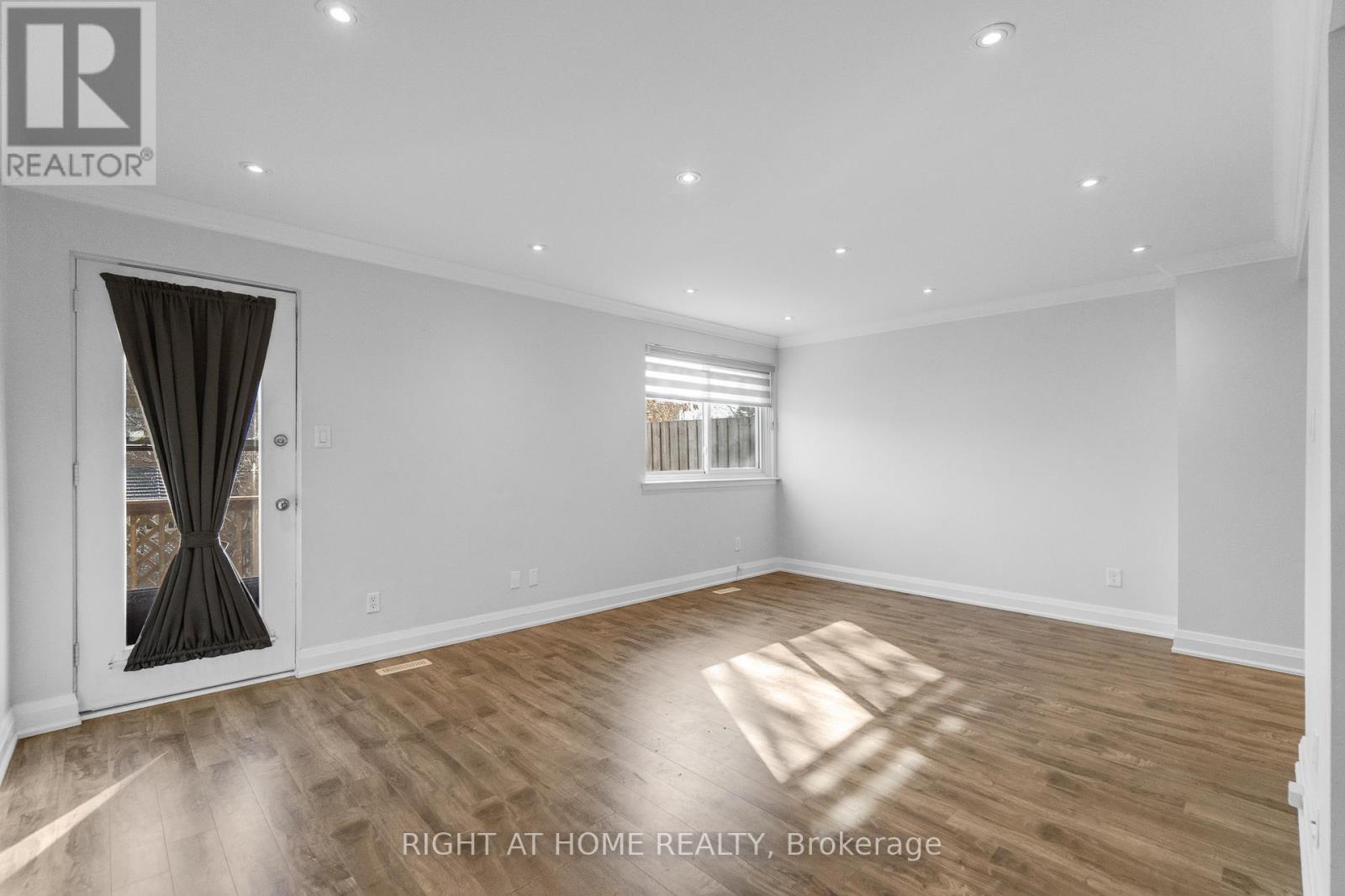 5473 Schueller Crescent, Burlington, Ontario  L7L 3T1 - Photo 8 - W12814126