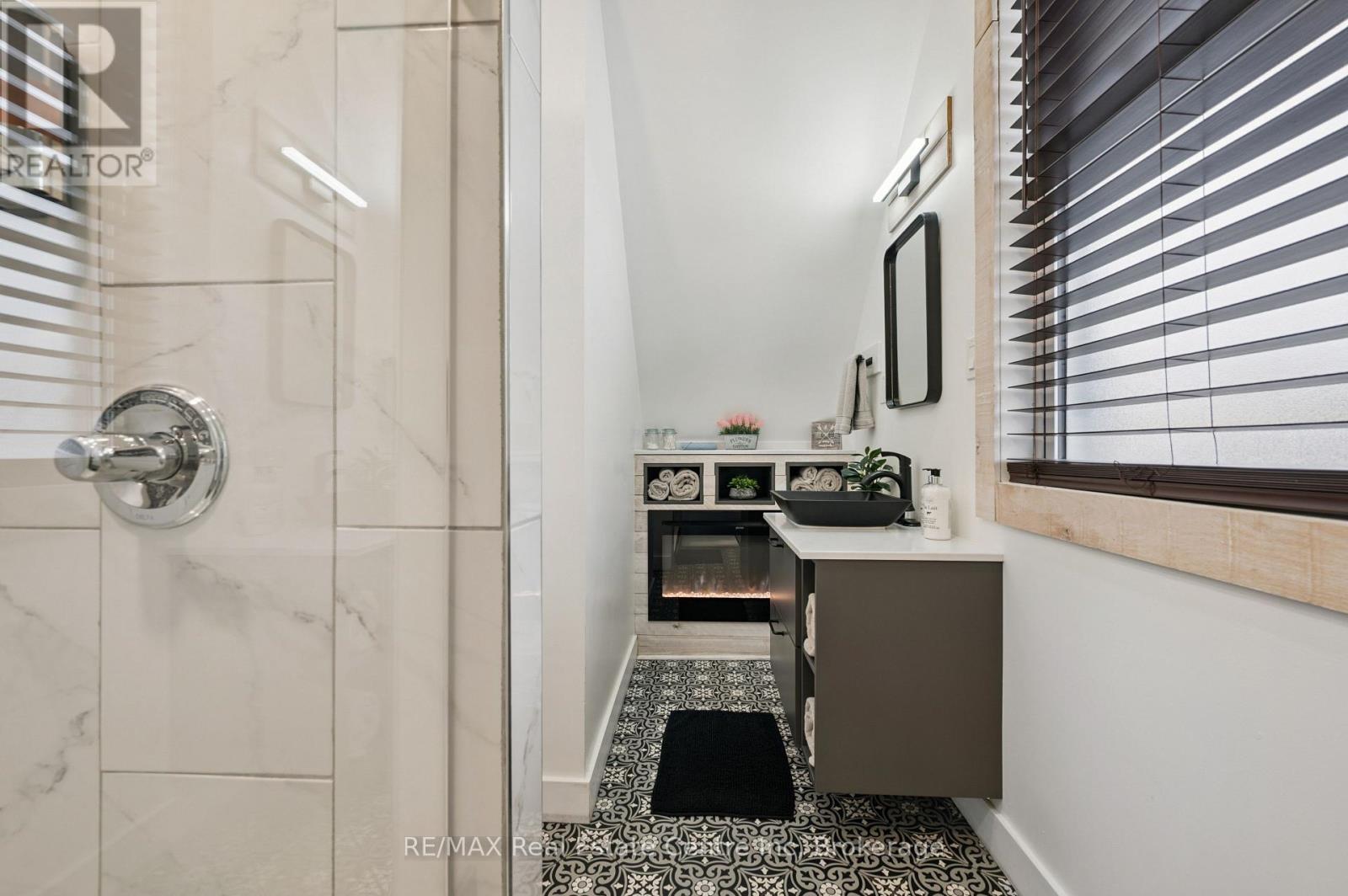 13 Mill Street E, Centre Wellington, Ontario  N0B 1S0 - Photo 24 - X12988202