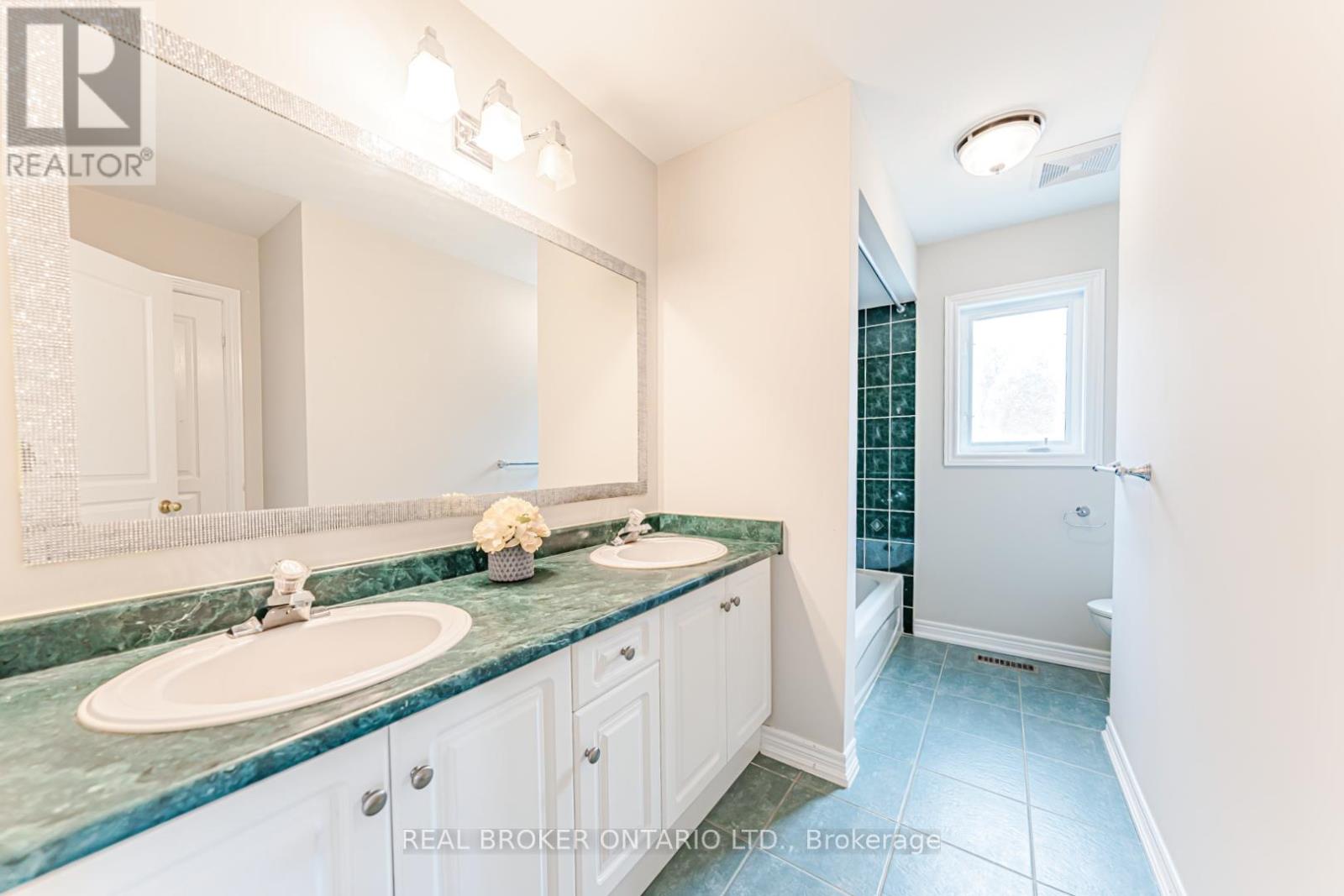 33 Kingshill Road, Richmond Hill, Ontario  L4E 4B1 - Photo 23 - N12980726