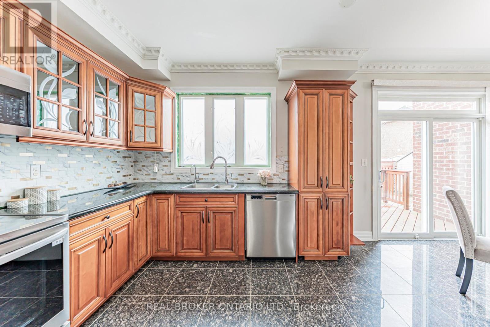 33 Kingshill Road, Richmond Hill, Ontario  L4E 4B1 - Photo 8 - N12980726