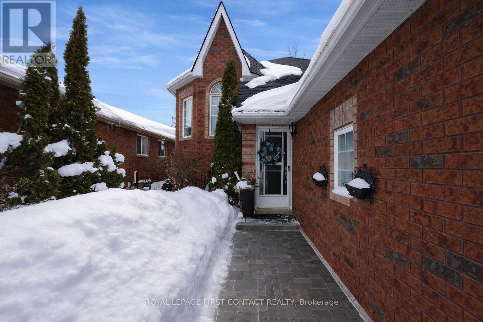 28 Hewitt Place, Barrie, Ontario  L4M 7B3 - Photo 3 - S12770876