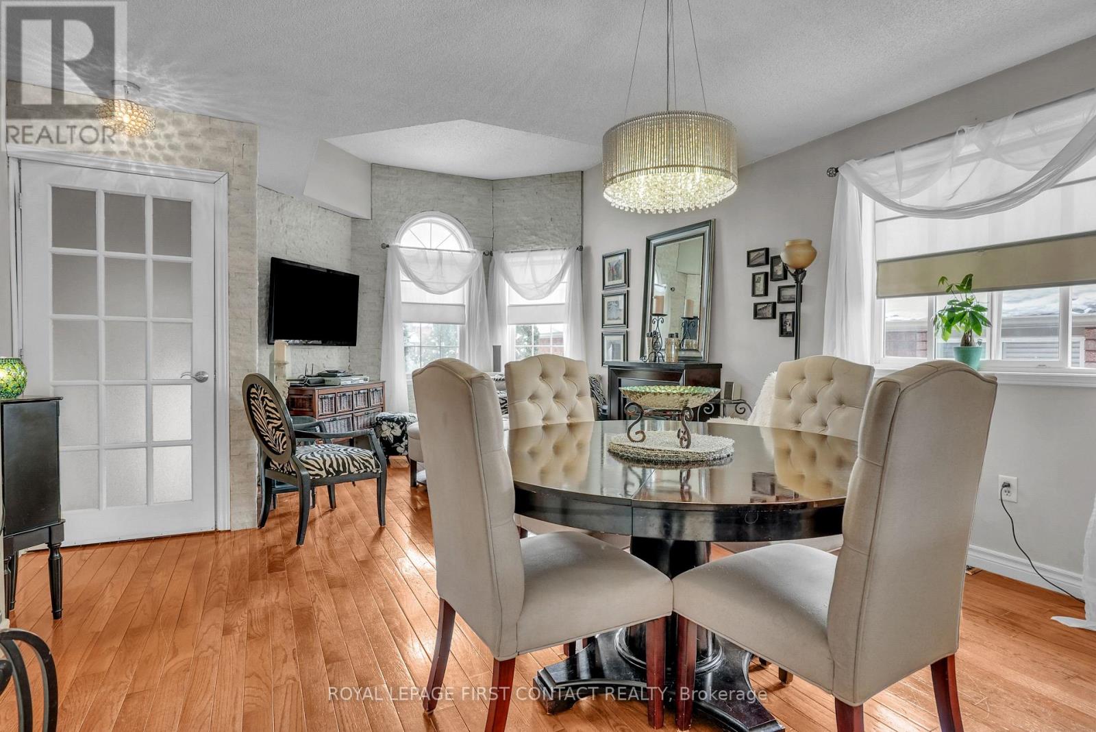 28 Hewitt Place, Barrie, Ontario  L4M 7B3 - Photo 5 - S12770876