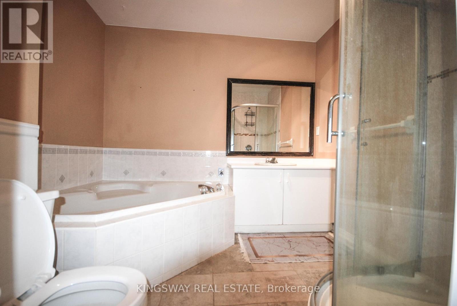 10 - 1485 Torrington Drive, Mississauga, Ontario  L5V 1Y3 - Photo 10 - W12988210