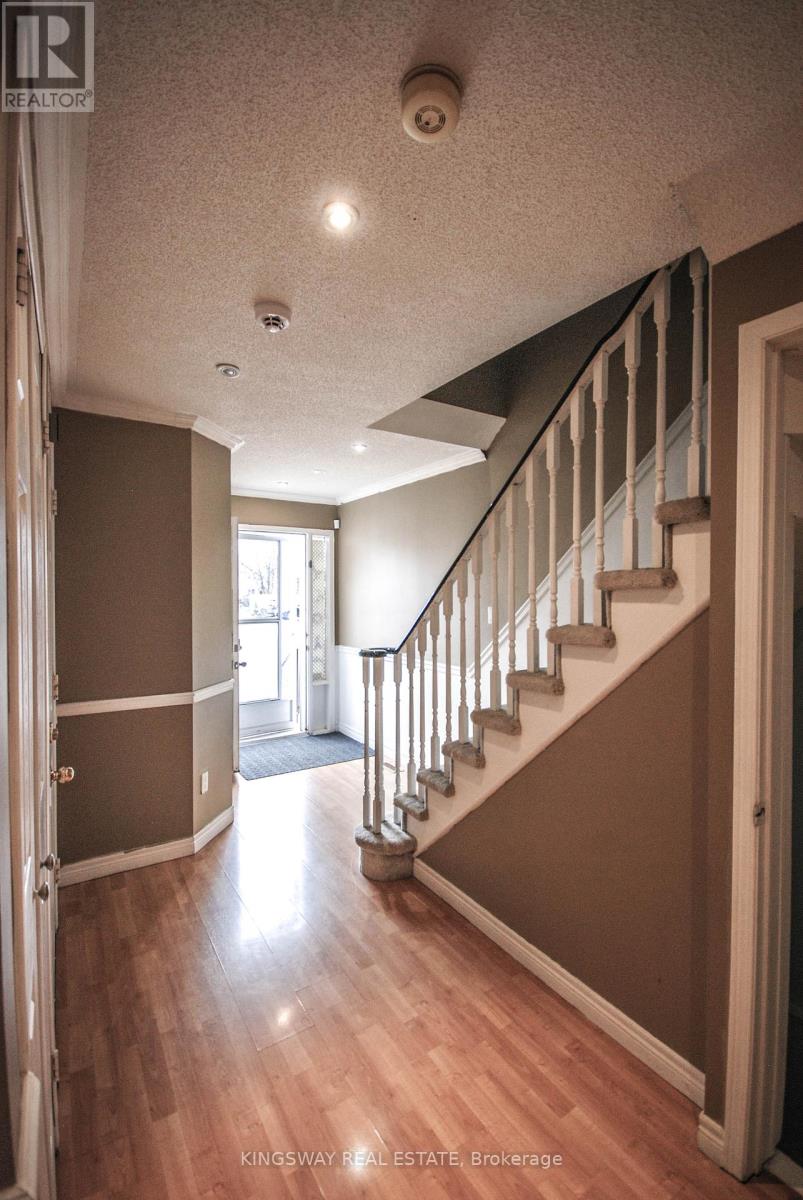 10 - 1485 Torrington Drive, Mississauga, Ontario  L5V 1Y3 - Photo 2 - W12988210