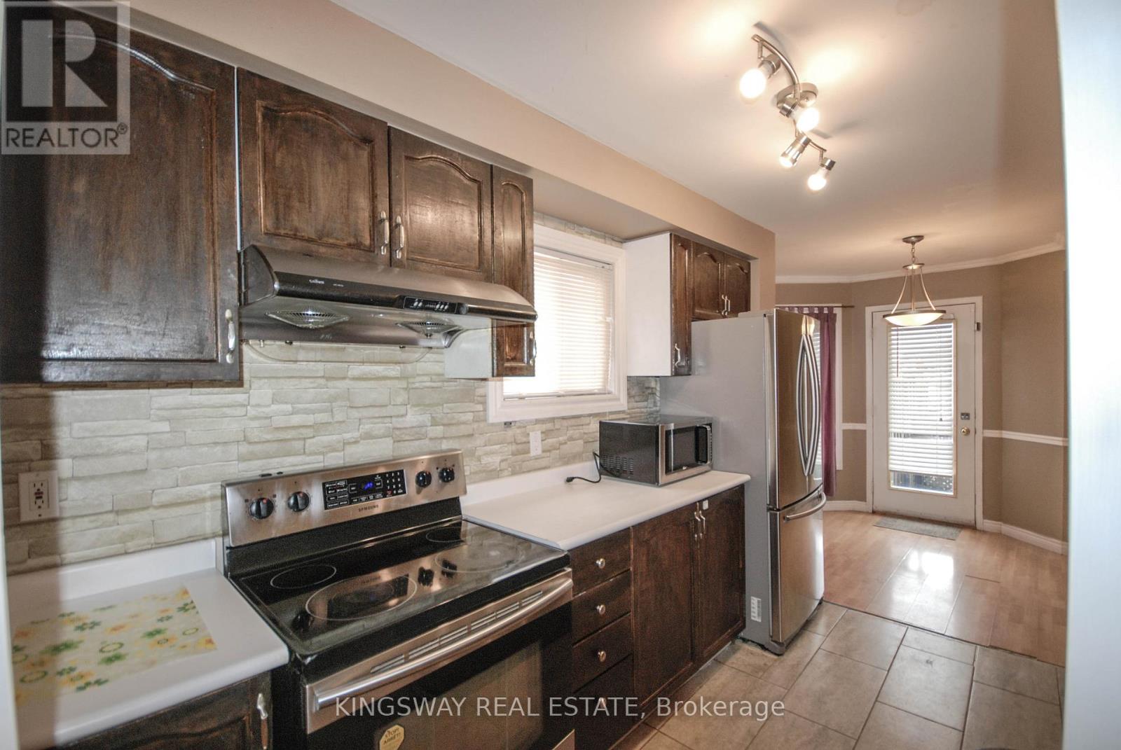 10 - 1485 Torrington Drive, Mississauga, Ontario  L5V 1Y3 - Photo 7 - W12988210