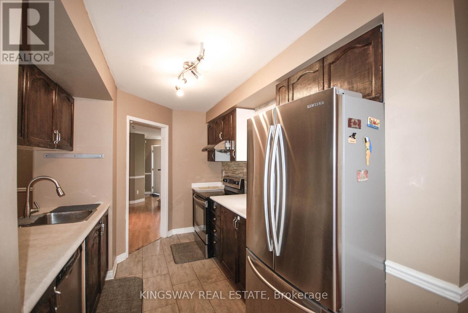 10 - 1485 Torrington Drive, Mississauga, Ontario  L5V 1Y3 - Photo 8 - W12988210