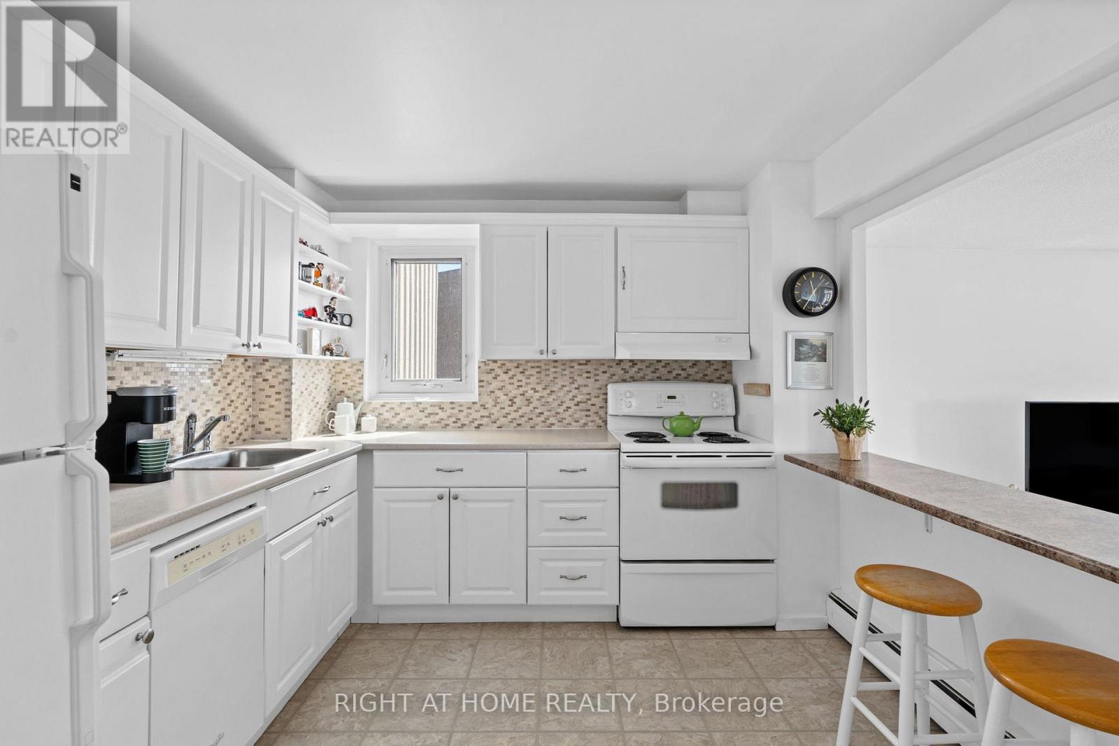 906 - 1171 Ambleside Drive, Ottawa, Ontario K2B 8E1 - Photo 11 - X12702192