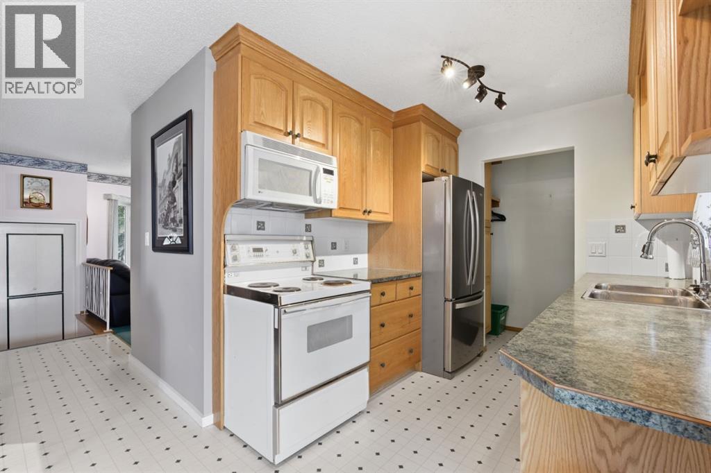 3735 28 Street Se, Calgary, Alberta  T2B 0P6 - Photo 9 - A2299260