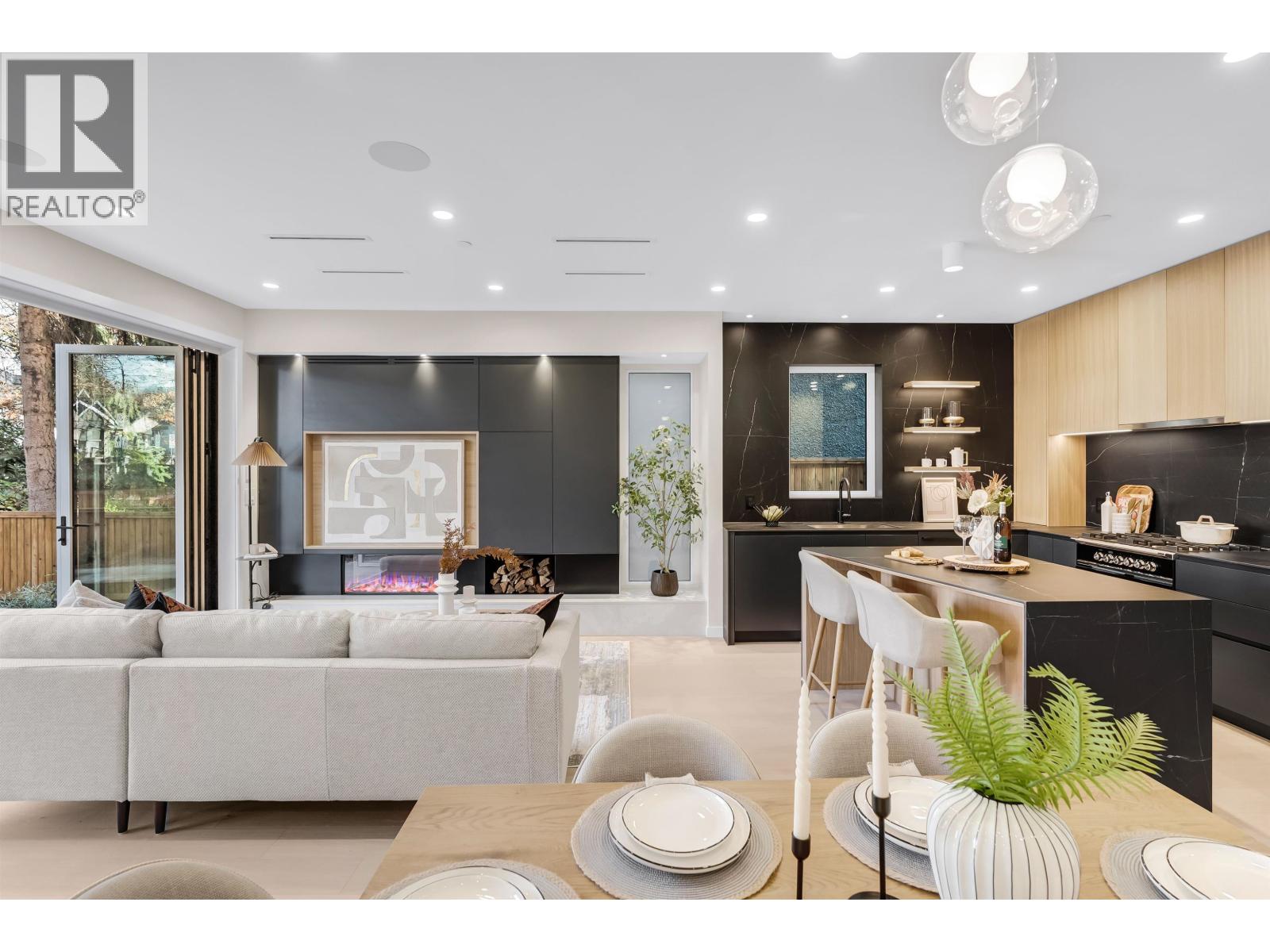 1 2764 W 14TH AVENUE, Vancouver, British Columbia