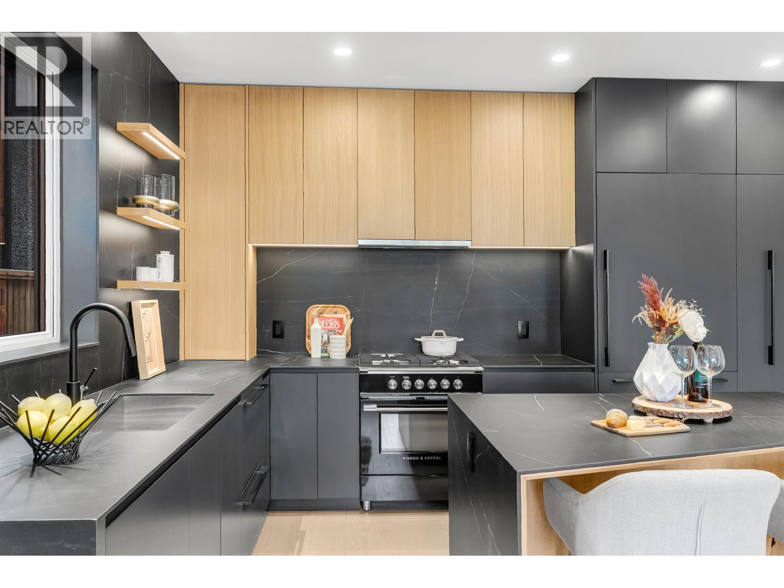 2 2764 W 14th Avenue, Vancouver, British Columbia  V6K 2X2 - Photo 13 - R3110158