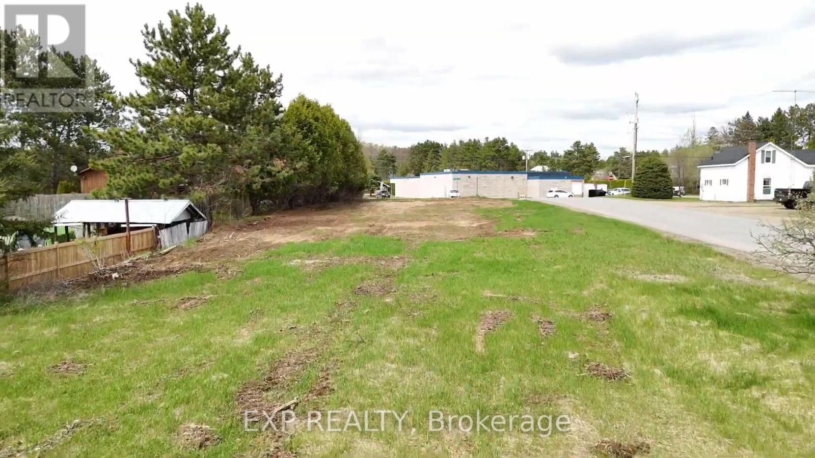 8 Walker Street N, Madawaska Valley, Ontario  K0J 1B0 - Photo 2 - X12988288