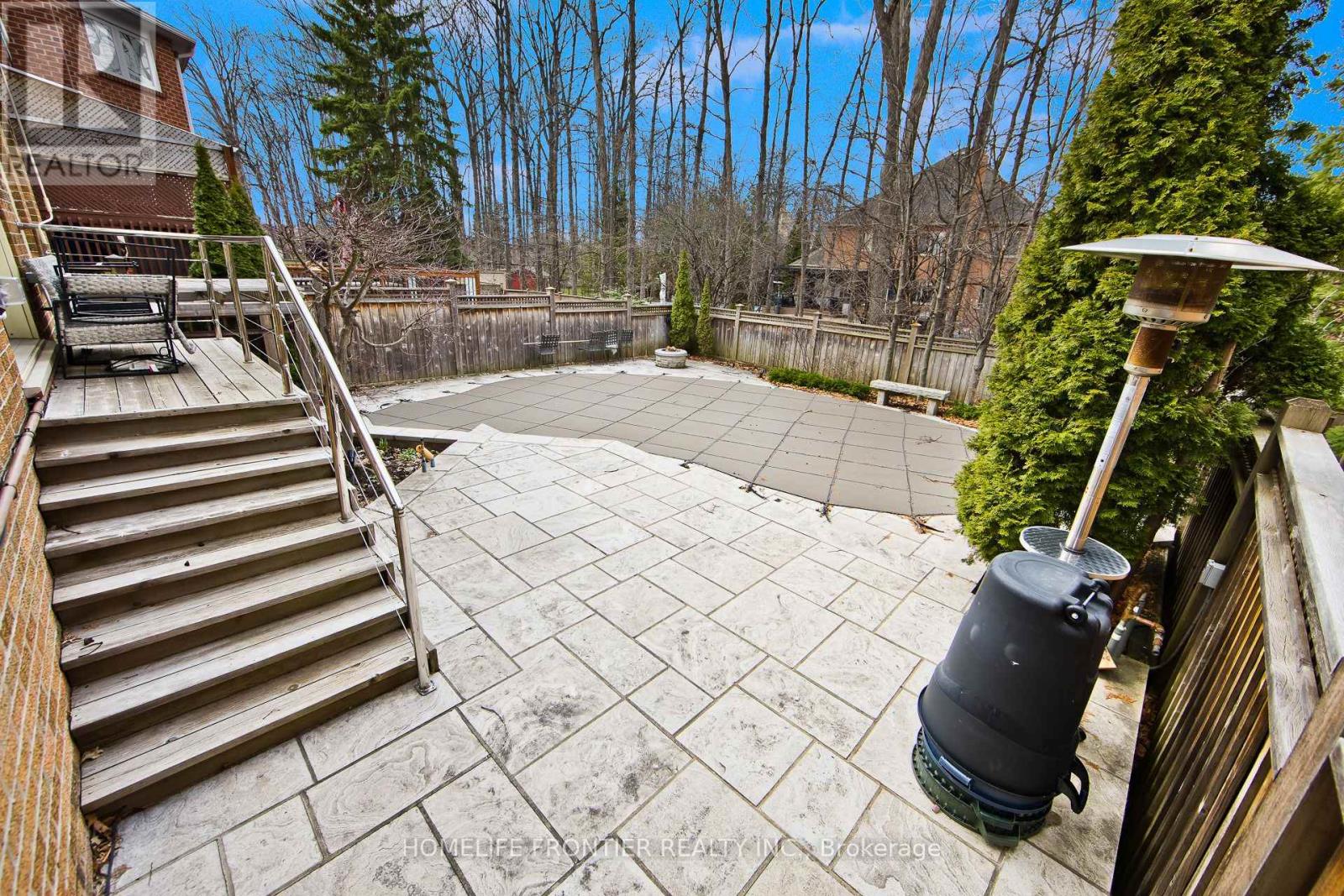 6124 Hardesty Crescent, Mississauga, Ontario  L5V 1B4 - Photo 2 - W12988126