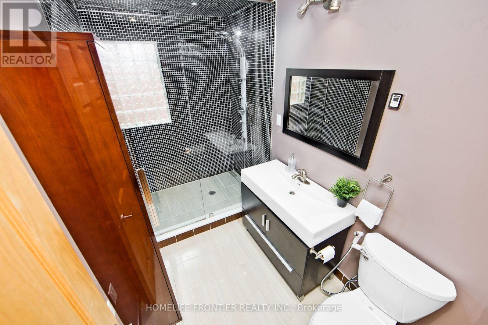 6124 Hardesty Crescent, Mississauga, Ontario  L5V 1B4 - Photo 20 - W12988126