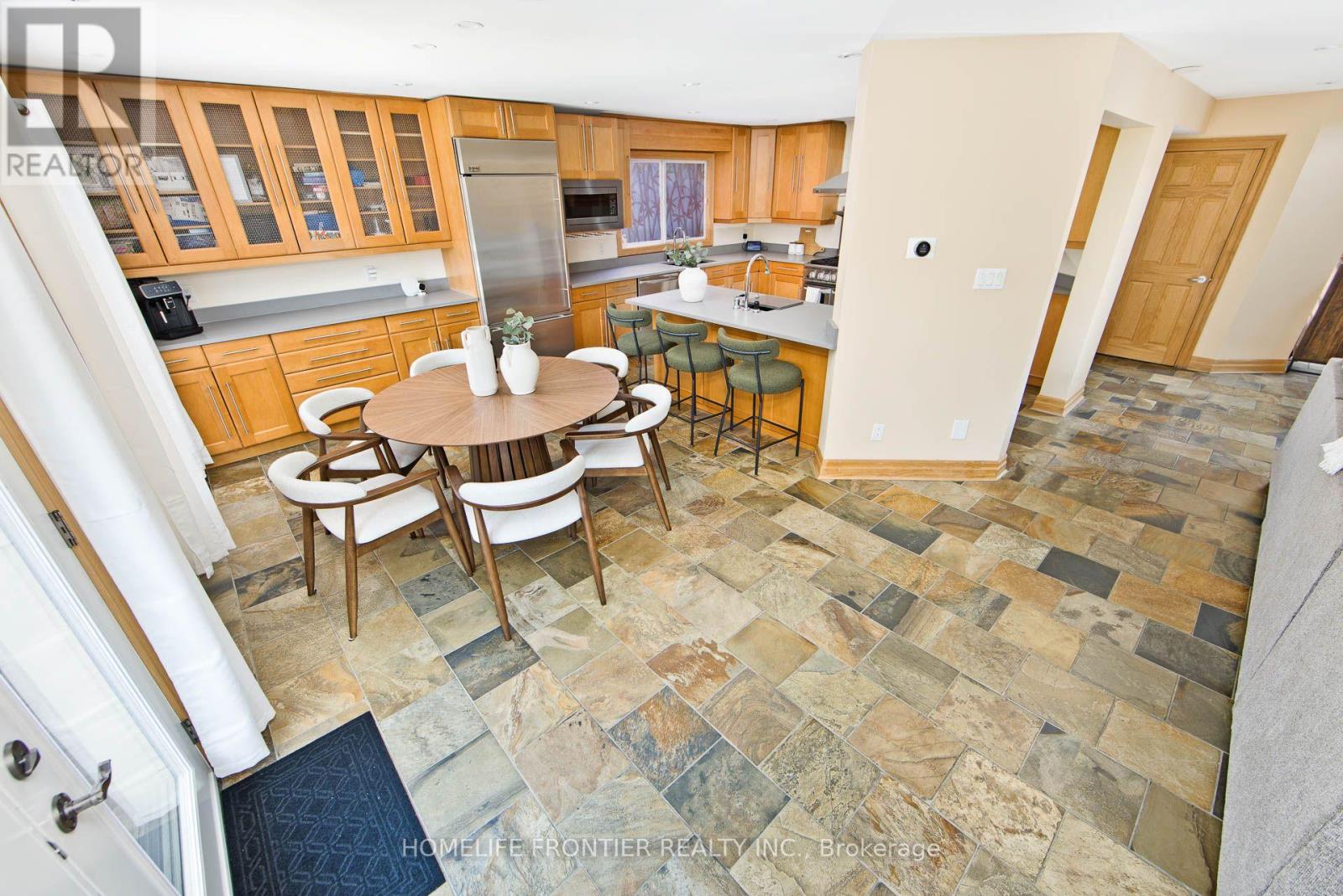 6124 Hardesty Crescent, Mississauga, Ontario  L5V 1B4 - Photo 7 - W12988126