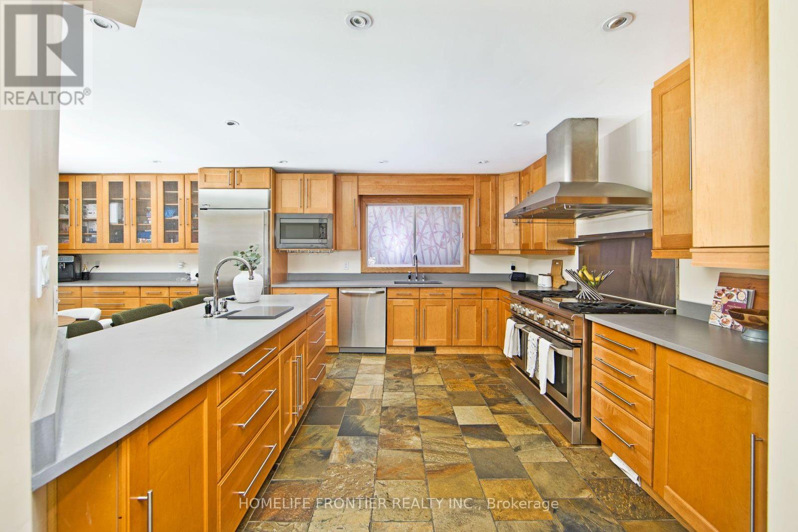 6124 Hardesty Crescent, Mississauga, Ontario  L5V 1B4 - Photo 9 - W12988126