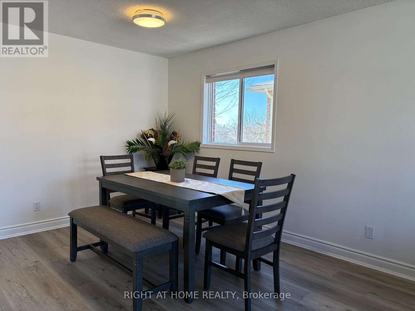 13 Golds Crescent, Barrie (Holly), Ontario  L4N 8R5 - Photo 5 - S12988284