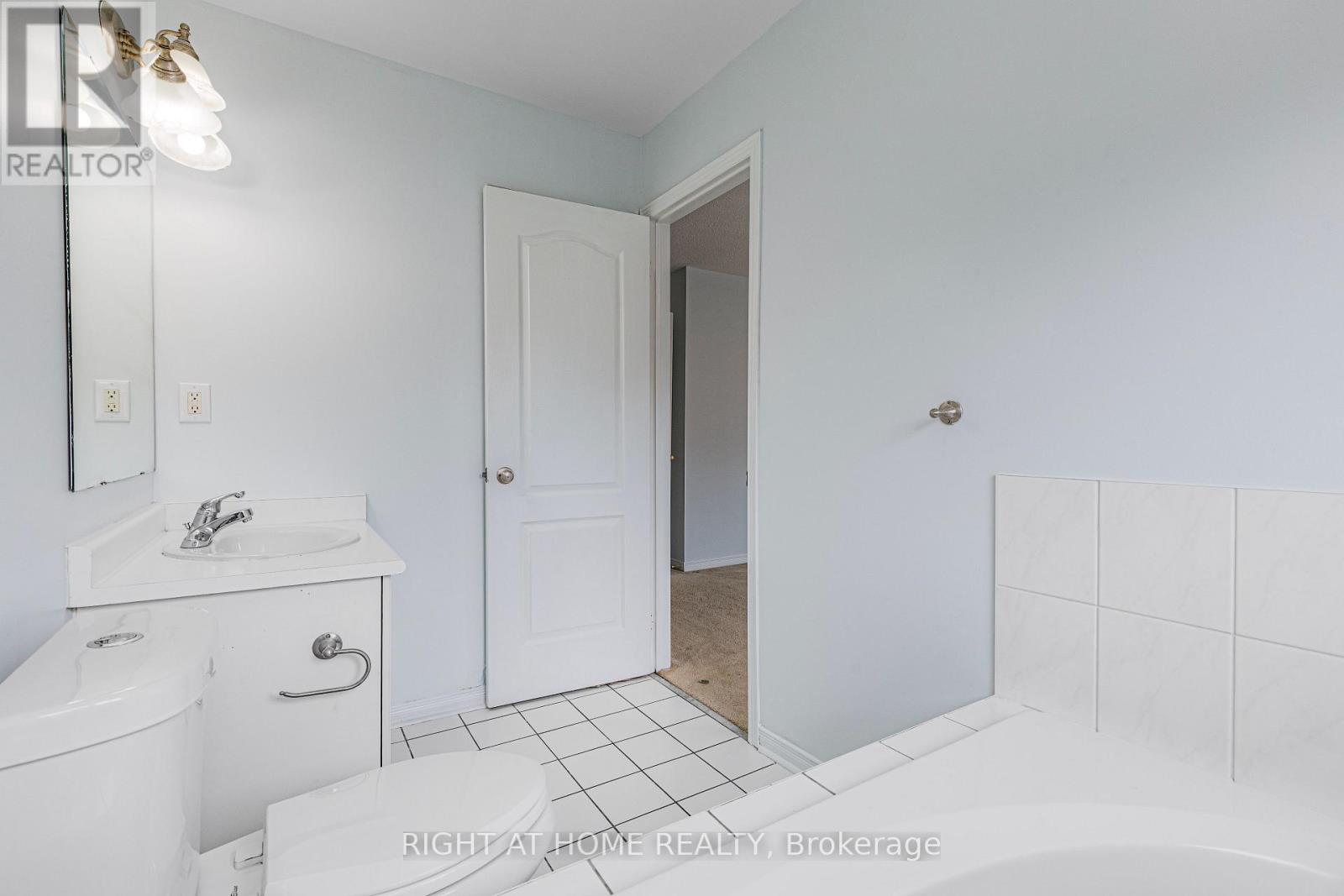 5 - 770 Othello Court, Mississauga, Ontario  L5W 1Y2 - Photo 23 - W12988256