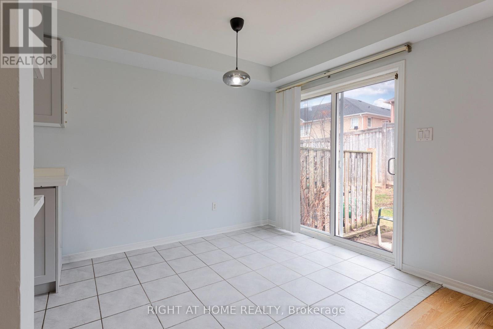 5 - 770 Othello Court, Mississauga, Ontario  L5W 1Y2 - Photo 8 - W12988256