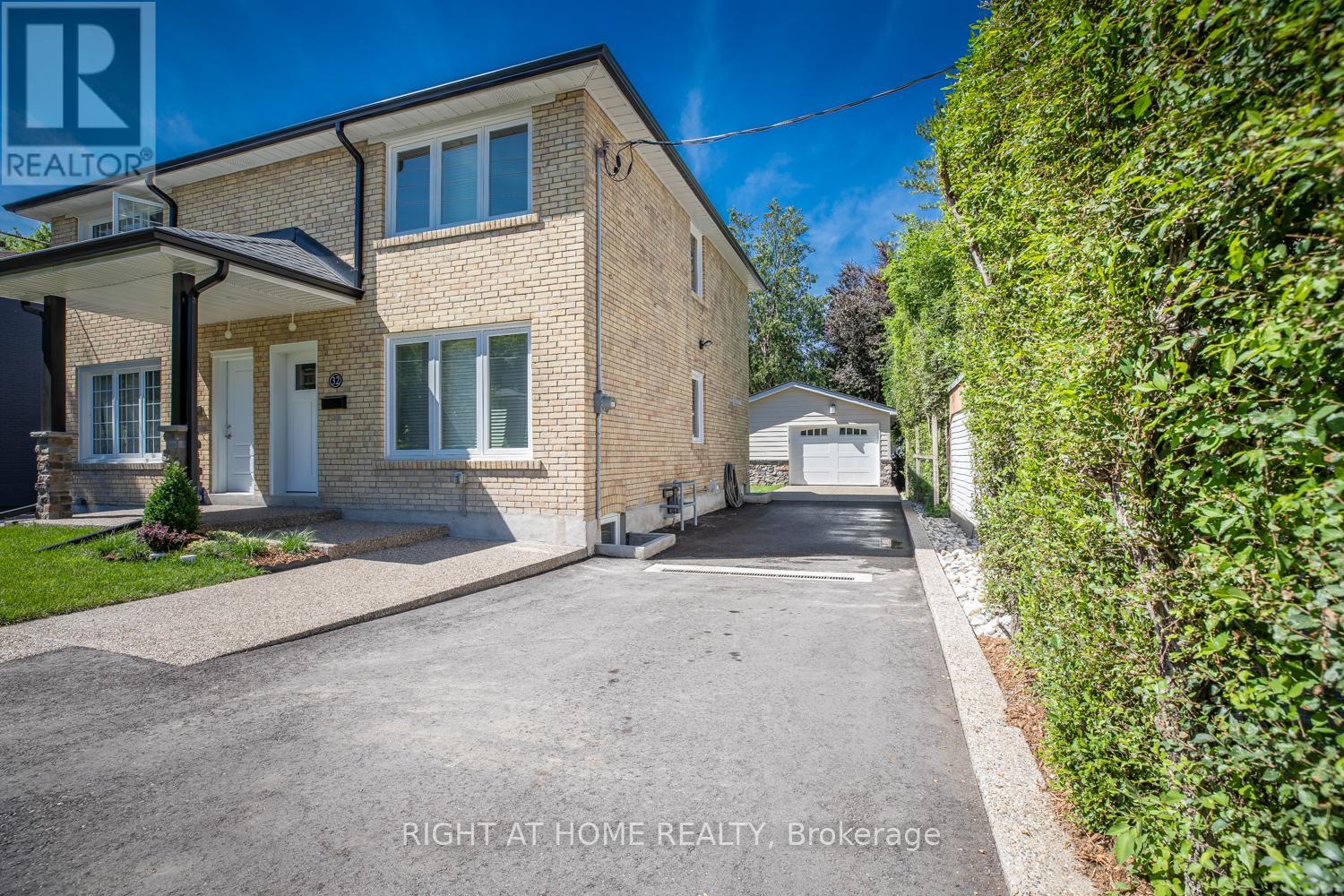 32 VARSITY ROAD, Toronto, Ontario