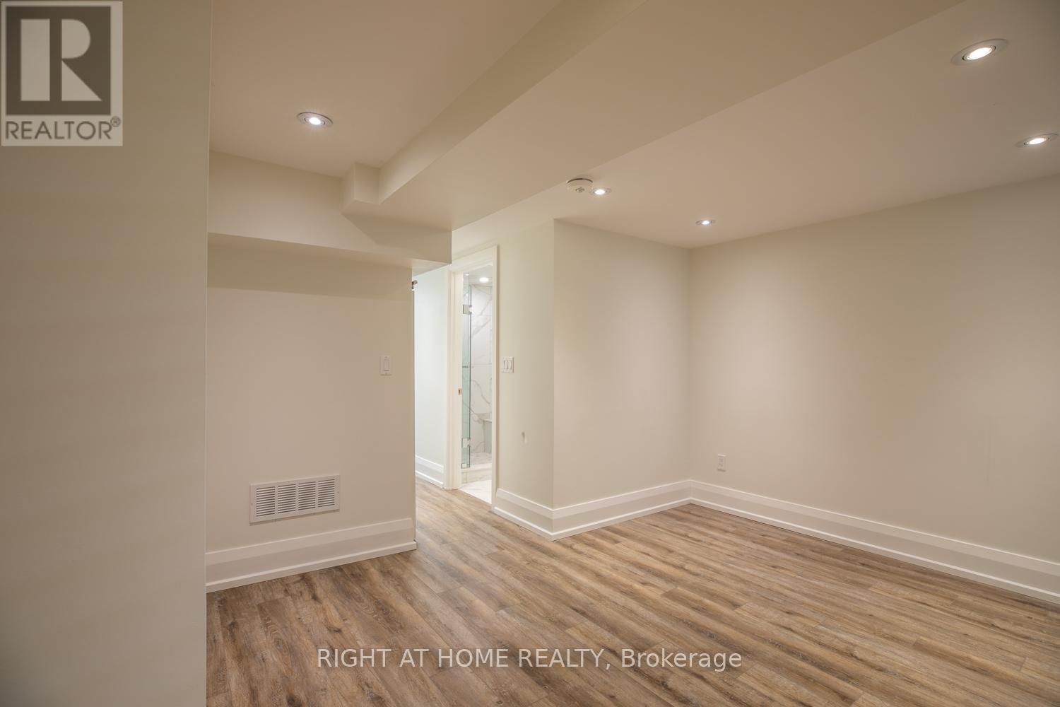 32 Varsity Road, Toronto, Ontario  M6S 4N5 - Photo 14 - W12988272